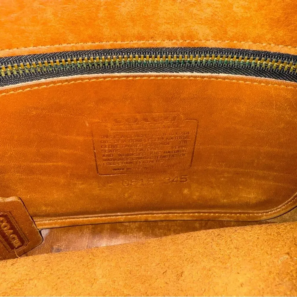 VINTAGE COACH classic brown, leather, brass hardware, designer Crossbody bag - Picture 8 of 8